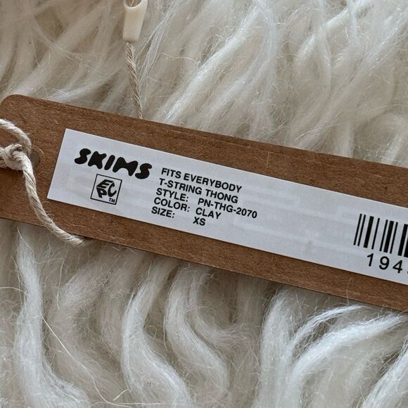 Skims Fits Everybody T-String Thong Clay Size XS - Picture 7 of 7